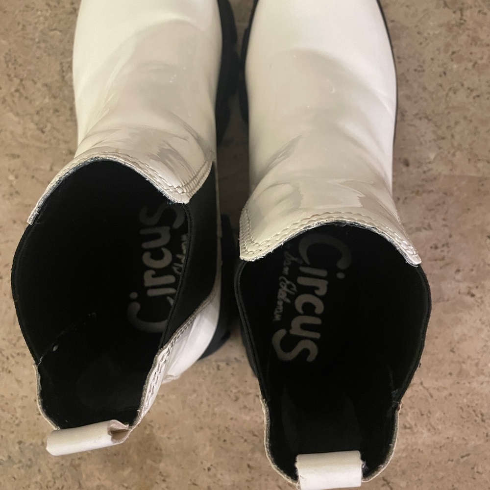 BOOTS - Picture 2 of 5